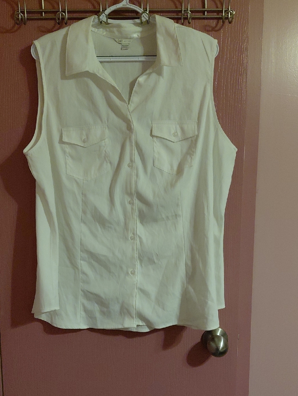 Cato White Sleeveless Button-Down Shirt with Chest Pockets